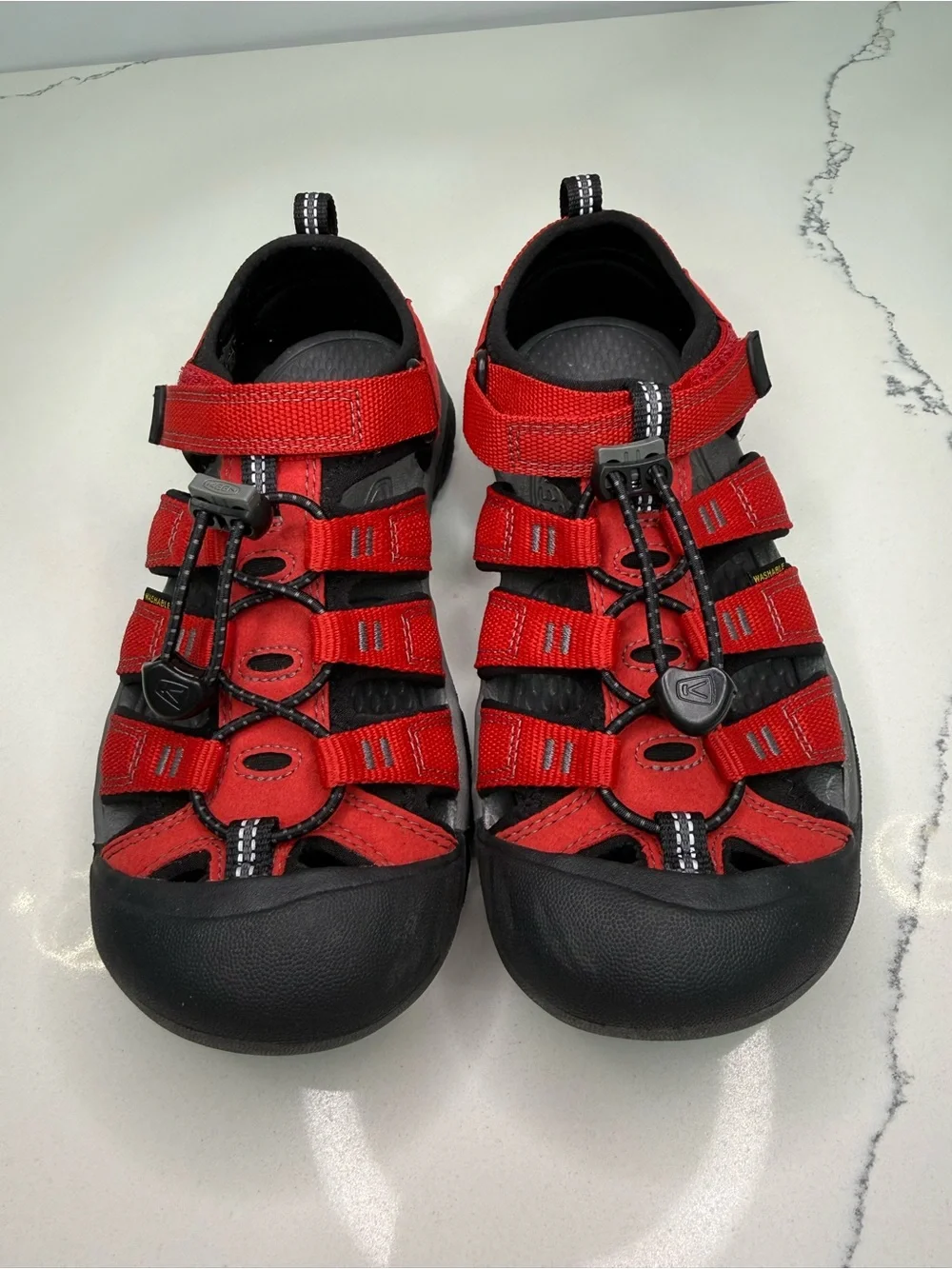 Keen Newport H2 Big Kids Hiking Sandal SIZE 4 Red Closed Toe Waterproof
